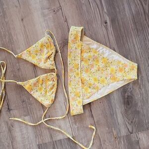 Billabong l bikini l floral l yellow l summer l travel l swim